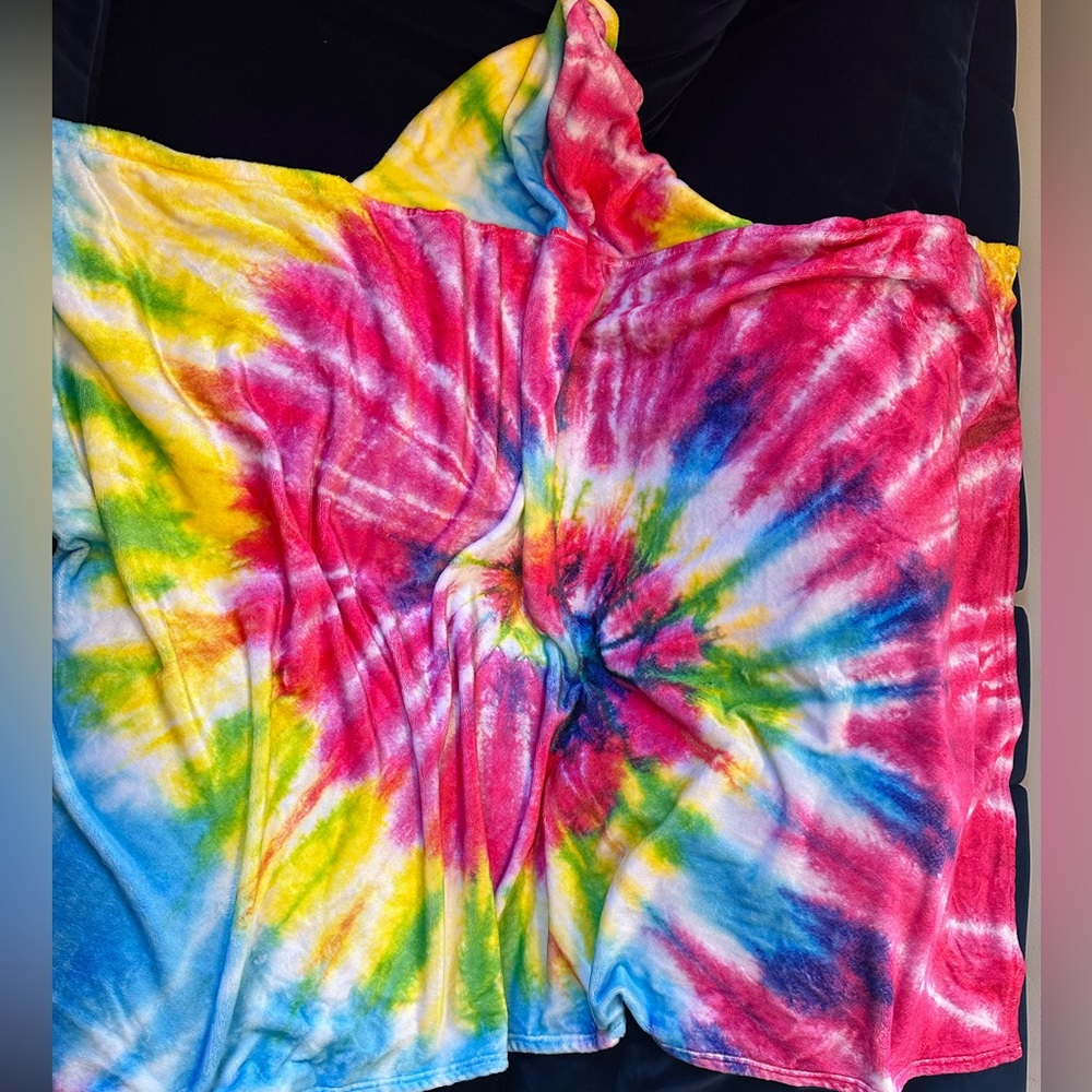 EUC Rainbow Tie Die Hooded Blanket